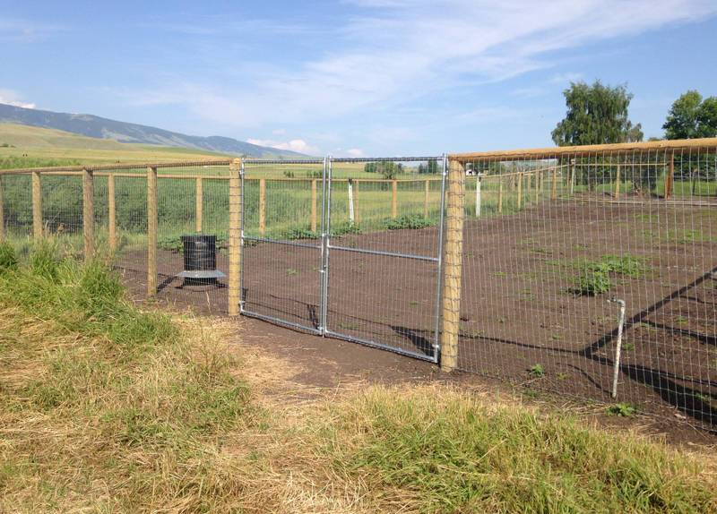 Farm Fence . Field Fence